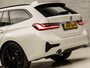 BMW 3-Serie Touring 330e High Executive Sportline 293Pk Automaat (APPLE CARPLAY, GROOT NAVI, LEDER, CAMERA, SFEERVERLICHTING, STOELVERWARMING, SPORTSTOELEN, GETINT GLAS, TREKHAAK ELEKTRISCH, ELEK ACHTERKLEP, NIEUWSTAAT)