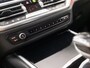 BMW 3-Serie Touring 330e High Executive Sportline 293Pk Automaat (APPLE CARPLAY, GROOT NAVI, LEDER, CAMERA, SFEERVERLICHTING, STOELVERWARMING, SPORTSTOELEN, GETINT GLAS, TREKHAAK ELEKTRISCH, ELEK ACHTERKLEP, NIEUWSTAAT)
