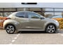 Toyota Yaris 1.5 Hybrid 115 First Edition Comfort Pack | Rijklaar | Blind Spot | Apple/Android | Sensoren v+a | Camera | Stoel-/Stuurverw. | LED | Keyless