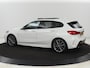 BMW 1-Serie 118i High Executive | M Sport | Panoramadak | Head-Up | Leder | Harman/Kardon | Camera | Carplay | Stoelverwarming | Live Cockpit | Sfeerverlichting | Keyless | Navigatie | Sportstoelen | Full LED