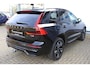 Volvo XC60 2.0 T6 Plug-in hybrid AWD Plus Dark | Keyless entry/start | Achteruitrijcamera | Elektrische kofferbakklep | Memory stand stoelen | Adaptive cruise | Wegklapbare trekhaak | Apple CarPlay/Android Auto | Climate controle | Draadloze telefoonlader | Lane assist | Stoelverwarming V+A | Stuurverwarming |