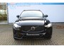 Volvo XC60 2.0 T6 Plug-in hybrid AWD Plus Dark | Keyless entry/start | Achteruitrijcamera | Elektrische kofferbakklep | Memory stand stoelen | Adaptive cruise | Wegklapbare trekhaak | Apple CarPlay/Android Auto | Climate controle | Draadloze telefoonlader | Lane assist | Stoelverwarming V+A | Stuurverwarming |