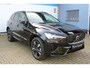 Volvo XC60 2.0 T6 Plug-in hybrid AWD Plus Dark | Keyless entry/start | Achteruitrijcamera | Elektrische kofferbakklep | Memory stand stoelen | Adaptive cruise | Wegklapbare trekhaak | Apple CarPlay/Android Auto | Climate controle | Draadloze telefoonlader | Lane assist | Stoelverwarming V+A | Stuurverwarming |