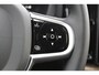 Volvo XC60 2.0 T6 Plug-in hybrid AWD Plus Dark | Keyless entry/start | Achteruitrijcamera | Elektrische kofferbakklep | Memory stand stoelen | Adaptive cruise | Wegklapbare trekhaak | Apple CarPlay/Android Auto | Climate controle | Draadloze telefoonlader | Lane assist | Stoelverwarming V+A | Stuurverwarming |