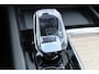 Volvo XC60 2.0 T6 Plug-in hybrid AWD Plus Dark | Keyless entry/start | Achteruitrijcamera | Elektrische kofferbakklep | Memory stand stoelen | Adaptive cruise | Wegklapbare trekhaak | Apple CarPlay/Android Auto | Climate controle | Draadloze telefoonlader | Lane assist | Stoelverwarming V+A | Stuurverwarming |