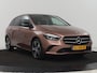 Mercedes-Benz B-klasse 250e Urban Night | Adaptive cruise | Stoelverwarming | Camera | Carplay | Sfeerverlichting | Half leder | Full LED | Widescreen | Park Assist | Navigatie | PHEV | Plug In