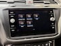 Volkswagen Tiguan 1.4 TSI R-line Handgeschakeld | Half/leer | R-line stuurwiel | LED verlichting | Stoelverwarming | Zwarte hemelbekleding | Apple CarPlay | Adaptieve cruise control | Parkeersensoren voor en achter