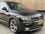 Volkswagen Tiguan 1.4 TSI R-line Handgeschakeld | Half/leer | R-line stuurwiel | LED verlichting | Stoelverwarming | Zwarte hemelbekleding | Apple CarPlay | Adaptieve cruise control | Parkeersensoren voor en achter