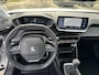 Peugeot 2008 1.2 Turbo 100 PK Allure Pack | 1e Eigenaarsauto met slechts 25.370 km! | Navigatie | Camera | Hoge Zitpositie | LED verlichting | Cruise Control | Climate Control | 17" Lichtmetalen Wielen | Groot Multimedia scherm met Apple Carplay |