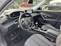 Peugeot 2008 1.2 Turbo 100 PK Allure Pack | 1e Eigenaarsauto met slechts 25.370 km! | Navigatie | Camera | Hoge Zitpositie | LED verlichting | Cruise Control | Climate Control | 17" Lichtmetalen Wielen | Groot Multimedia scherm met Apple Carplay |