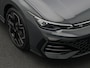 Volkswagen Golf 1.5 eTSI 150 pk DSG R-Line Edition | Panoramadak | IQ Light | Black Style | Head-up display | Sportstoelen | Stoel-/stuurverwarming | 18 inch
