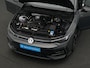 Volkswagen Golf 1.5 eTSI 150 pk DSG R-Line Edition | Panoramadak | IQ Light | Black Style | Head-up display | Sportstoelen | Stoel-/stuurverwarming | 18 inch