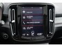 Volvo XC40 2.0 T4 R-Design | Panoramadak | Adaptive cruise control | Harman Kardon audio | Stoelverwarming | Keyless | Achteruitrijcamera | 19" velgen | Getint glas |