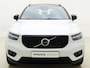 Volvo XC40 T5 262pk Recharge R-Design / Stoel/- en stuurverwarming / Power seats / Trekhaak / Elektr achterklep / Camera rondom /