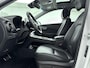 Hyundai Kona Electric EV Premium 64 kWh | Adaptieve Cruise | Warmtepomp | Stoel stuur verwaming + verkoeling | Apple carplay & android auto | Climate control | Dodehoek detectie |