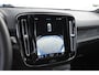 Volvo XC40 252PK Automaat Single Ext. Range Plus / Adaptive cruise control / Pilot assist / BLIS / Stoel en stuur verwarming / Elektrische achterklep / Parkeersensoren met camera / Google infotainment /
