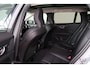Volvo V60 B4 Plus Dark - Panorama/schuifdak - IntelliSafe Assist & Surround - 360º Camera - Harman/Kardon audio - Adaptieve LED koplampen - Verwarmde voorstoelen, stuur & achterbank - Parkeersensoren voor & achter - Elektr. bedienb. voorstoelen met geheugen - Draadloze tel. lader - Extra getint glas - 19' LMV