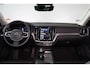 Volvo V60 B4 Plus Dark - Panorama/schuifdak - IntelliSafe Assist & Surround - 360º Camera - Harman/Kardon audio - Adaptieve LED koplampen - Verwarmde voorstoelen, stuur & achterbank - Parkeersensoren voor & achter - Elektr. bedienb. voorstoelen met geheugen - Draadloze tel. lader - Extra getint glas - 19' LMV