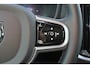 Volvo V60 B4 Plus Dark - Panorama/schuifdak - IntelliSafe Assist & Surround - 360º Camera - Harman/Kardon audio - Adaptieve LED koplampen - Verwarmde voorstoelen, stuur & achterbank - Parkeersensoren voor & achter - Elektr. bedienb. voorstoelen met geheugen - Draadloze tel. lader - Extra getint glas - 19' LMV