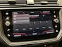 SEAT Arona 1.0 TSI Style Business Intense 95 PK | Apple Carplay | Achteruitrijcamera | Navigatie | Trekhaak | Cruise Control | Parkeersensoren | Park Assist | Climate Control | 5-Deurs | Lichtmetalen Velgen | Spraakbediening | Bluetooth | Keyless | Multifunctioneel Stuurwiel |