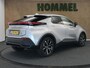 Toyota C-HR 1.8 Hybrid 140 Dynamic - ORIGINEEL NEDERLANDSE AUTO -AFNEEMBARE TREKHAAK - TREKGEWICHT 725 KG- ACHTERUITRIJCAMERA - APPLE CARPLAY/ANDROID AUTO - 4 SEIZOENEN BANDEN - CRUISE CONTROL ADAPTIEF - DODEHOEK DETECTIE - ELECTRONIC CLIMATE CONTROLE - ELEKTRISCHE RAMEN VOOR EN ACHTER - KEYLESS ENTRY/START - BUITENSPIEGELS ELEKTRISCH VERSTEL- EN VERWARMBAAR - PARKEERSENSOREN VOOR EN ACHTER