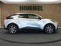 Toyota C-HR 1.8 Hybrid 140 Dynamic - ORIGINEEL NEDERLANDSE AUTO -AFNEEMBARE TREKHAAK - TREKGEWICHT 725 KG- ACHTERUITRIJCAMERA - APPLE CARPLAY/ANDROID AUTO - 4 SEIZOENEN BANDEN - CRUISE CONTROL ADAPTIEF - DODEHOEK DETECTIE - ELECTRONIC CLIMATE CONTROLE - ELEKTRISCHE RAMEN VOOR EN ACHTER - KEYLESS ENTRY/START - BUITENSPIEGELS ELEKTRISCH VERSTEL- EN VERWARMBAAR - PARKEERSENSOREN VOOR EN ACHTER