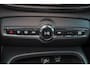 Volvo XC40 T4 Recharge Plus Bright - IntelliSafe Assist & Surround - Harman/Kardon audio - Parkeercamera achter - Verwarmde voorstoelen & stuur - Parkeersensoren voor & achter - Elektr. bedienb. voorstoelen met geheugen links - Draadloze tel. lader - Extra getint glas - Elektr. inklapbare trekhaak - 18' LMV