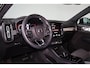 Volvo XC40 T4 Recharge Plus Bright - IntelliSafe Assist & Surround - Harman/Kardon audio - Parkeercamera achter - Verwarmde voorstoelen & stuur - Parkeersensoren voor & achter - Elektr. bedienb. voorstoelen met geheugen links - Draadloze tel. lader - Extra getint glas - Elektr. inklapbare trekhaak - 18' LMV