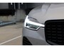 Volvo XC60 T6 Plug-in hybrid AWD Plus Dark | Verwarmde Voorstoelen, Stuurwiel en Achterbank | Panoramisch Schuif-/Kanteldak | Semi- Elektrische Trekhaak | 360-Camera | Adaptieve Cruise Control | Draadloze Telefoonlader