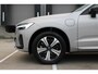 Volvo XC60 T6 Plug-in hybrid AWD Plus Dark | Verwarmde Voorstoelen, Stuurwiel en Achterbank | Panoramisch Schuif-/Kanteldak | Semi- Elektrische Trekhaak | 360-Camera | Adaptieve Cruise Control | Draadloze Telefoonlader