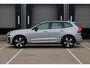 Volvo XC60 T6 Plug-in hybrid AWD Plus Dark | Verwarmde Voorstoelen, Stuurwiel en Achterbank | Panoramisch Schuif-/Kanteldak | Semi- Elektrische Trekhaak | 360-Camera | Adaptieve Cruise Control | Draadloze Telefoonlader