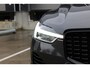 Volvo XC60 T6 Plug-in hybrid AWD Plus Dark | Verwarmde Voorstoelen, Stuurwiel en Achterbank | Panoramisch Schuif-/Kanteldak | Semi- Elektrische Trekhaak | 360-Camera | Adaptieve Cruise Control | Draadloze Telefoonlader