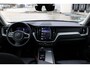 Volvo XC60 T6 Plug-in hybrid AWD Plus Dark | Verwarmde Voorstoelen, Stuurwiel en Achterbank | Panoramisch Schuif-/Kanteldak | Semi- Elektrische Trekhaak | 360-Camera | Adaptieve Cruise Control | Draadloze Telefoonlader