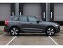 Volvo XC60 T6 Plug-in hybrid AWD Plus Dark | Verwarmde Voorstoelen, Stuurwiel en Achterbank | Panoramisch Schuif-/Kanteldak | Semi- Elektrische Trekhaak | 360-Camera | Adaptieve Cruise Control | Draadloze Telefoonlader