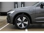 Volvo XC60 T6 Plug-in hybrid AWD Plus Dark | Verwarmde Voorstoelen, Stuurwiel en Achterbank | Panoramisch Schuif-/Kanteldak | Semi- Elektrische Trekhaak | 360-Camera | Adaptieve Cruise Control | Draadloze Telefoonlader