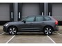 Volvo XC60 T6 Plug-in hybrid AWD Plus Dark | Verwarmde Voorstoelen, Stuurwiel en Achterbank | Panoramisch Schuif-/Kanteldak | Semi- Elektrische Trekhaak | 360-Camera | Adaptieve Cruise Control | Draadloze Telefoonlader