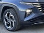 Hyundai Tucson 1.6 T-GDI PHEV Plug-in Comfort 4WD Automaat / Fabrieksgarantie tot 04-2028 ** / Dealer onderhouden / Navigatie / Achteruitrijcamera / Apple Carplay Android / Dode hoek detectie / Stoelverwarming / 19" LM wielen /