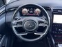 Hyundai Tucson 1.6 T-GDI PHEV Plug-in Comfort 4WD Automaat / Fabrieksgarantie tot 04-2028 ** / Dealer onderhouden / Navigatie / Achteruitrijcamera / Apple Carplay Android / Dode hoek detectie / Stoelverwarming / 19" LM wielen /