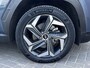 Hyundai Tucson 1.6 T-GDI PHEV Plug-in Comfort 4WD Automaat / Fabrieksgarantie tot 04-2028 ** / Dealer onderhouden / Navigatie / Achteruitrijcamera / Apple Carplay Android / Dode hoek detectie / Stoelverwarming / 19" LM wielen /