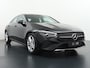 Mercedes-Benz CLA 180 Business Line | 360° Camera | Voorstoelen Verwarmd | Dodehoek assistent | Apple Carplay & Android Auto | 17 Inch Lichtmetalen Velgen