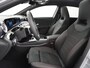 Mercedes-Benz A-klasse 250 e Star Edition AMG Line | Panorama - Schuifdak | Distronic Cruise Control | Multibeam Led | Voorstoelen Verwarmd | Nightpakket | 19" Lichtmetalen AMG Velgen | Sfeerverlichting