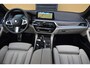 BMW 5-Serie 520i High Executive * ComfortStoelen * Harman/Kardon * M-Sportpakket * Schuifdak * Trekhaak *