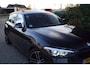 BMW 1-Serie 118i High Executive M Sport Autom Schkdak Leder Sportst Stoelverw Navi Clima 2x PDC LED Kopl LMV Trekh ENZ NL Auto.