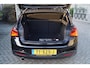BMW 1-Serie 118i High Executive M Sport Autom Schkdak Leder Sportst Stoelverw Navi Clima 2x PDC LED Kopl LMV Trekh ENZ NL Auto.