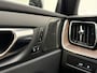 Volvo XC60 T8 Long Range 455pk AWD Ultimate Dark / 22 inch / HUD / Luchtvering / Geventileerde massagestoelen / Panorama dak /