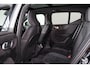 Volvo XC40 B3 Ultra Black Edition - Panorama/schuifdak - IntelliSafe Assist & Surround - 360º Camera - Harman/Kardon audio - LED Pixel koplampen - Verwarmde voorstoelen & stuur - Parkeersensoren voor & achter - Elektr. bedienb. voorstoelen met geheugen links - Draadloze tel. lader - Extra getint glas - Semi elektr. inklapbare trekhaak - 20' LMV