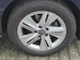 Volkswagen Golf 1.0 TSI Life / Navigatie / Parkeersensoren V+A / Lichtmetaal 16 inch / App connect /