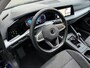 Volkswagen Golf 1.0 TSI Life / Navigatie / Parkeersensoren  V+A / Lichtmetaal 16 inch / App connect / **