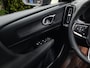 Volvo XC40 Recharge Core 70 kWh | Camera | Stuur/stoelverwarming | Draadloze lader