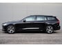 Volvo V60 2.0 B4 Essential Edition | Adaptive Cruise | BLIS | Leder | Google | Stoel/Stuurwiel verwarming | 18 inch | PDC V/A |